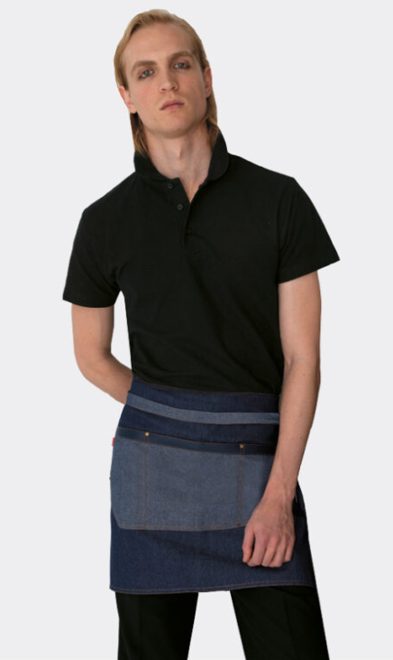 Kellnerschürze mini TOMA - blue Jeans / Öko-Leder_auf einer männlichen Figur